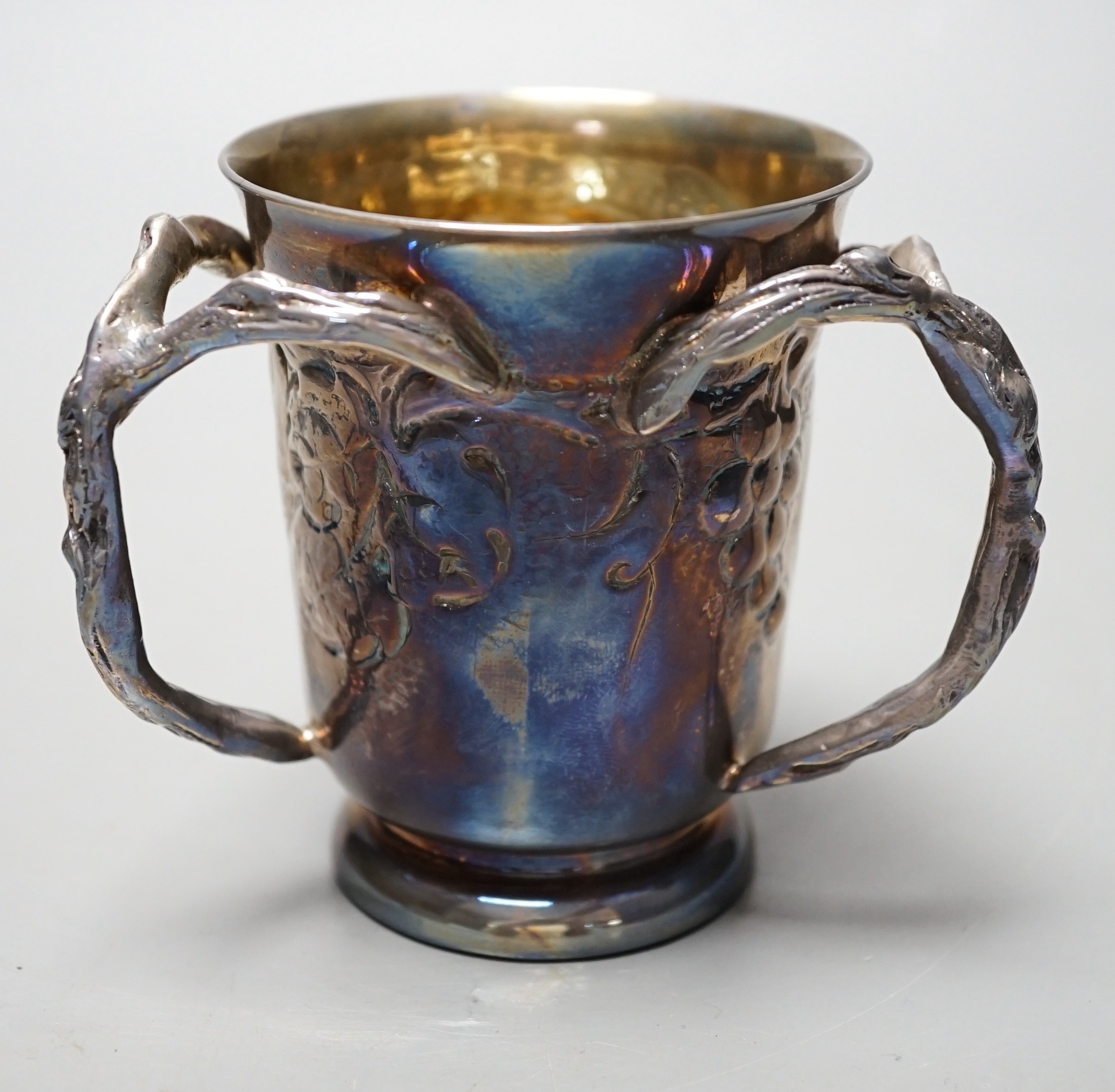A modern Italian 925 tyg, with rustic handles, height 86mm, 6.8oz.